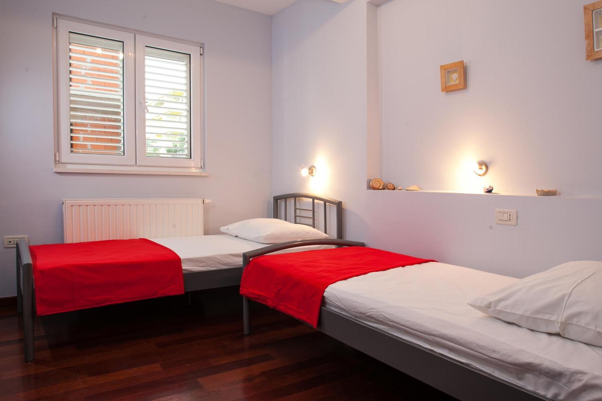 Apartments Tino Makarska Rum bild