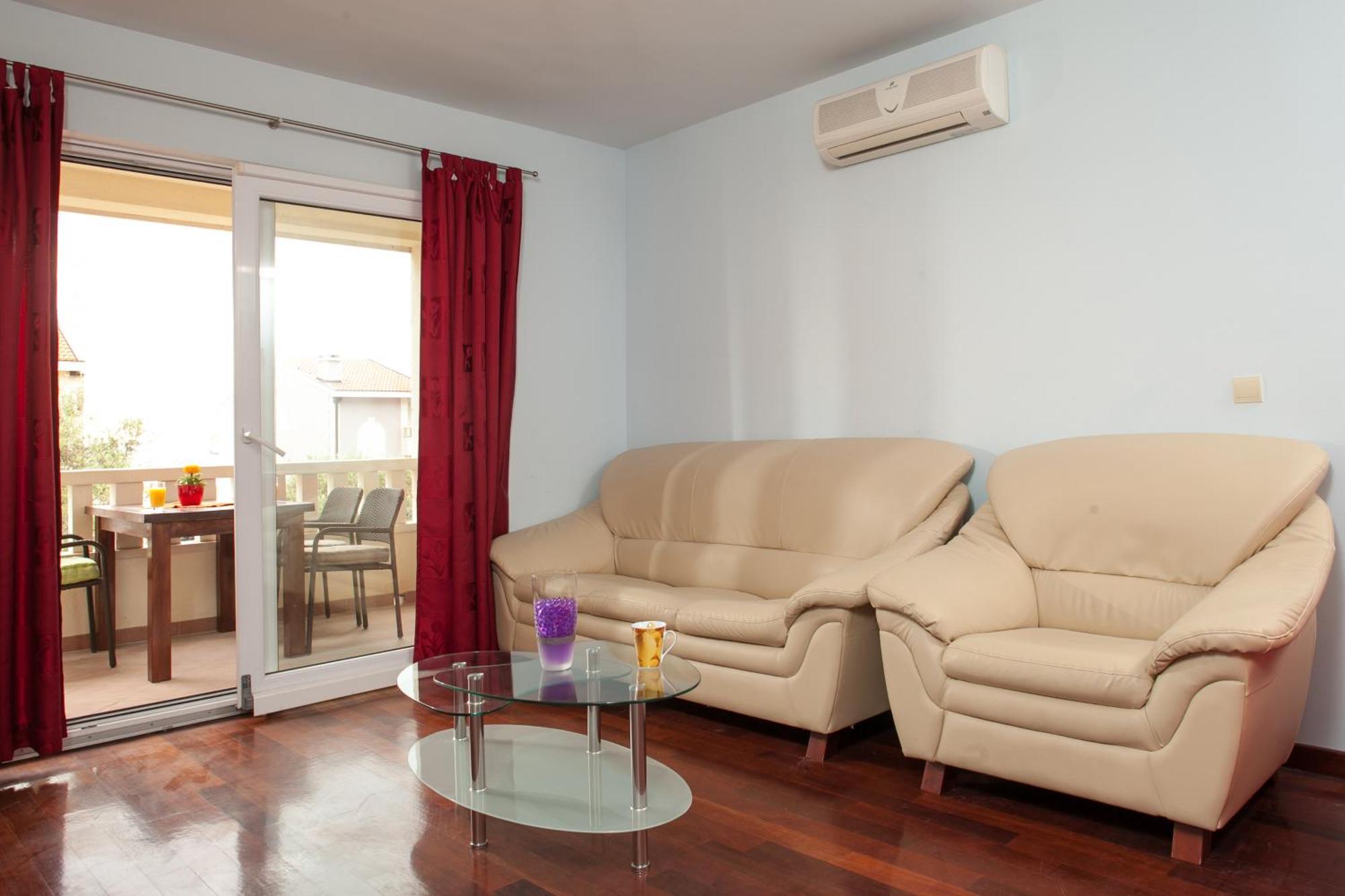 Apartments Tino Makarska Rum bild